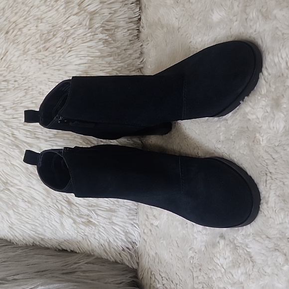 COLE HAAN HARRINGTON BOOTS - Picture 8 of 10